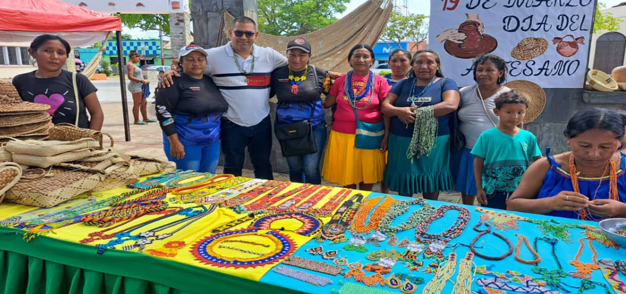 Con Gran Feria Alcald A De Sotillo Conmemor El D A Del Artesano