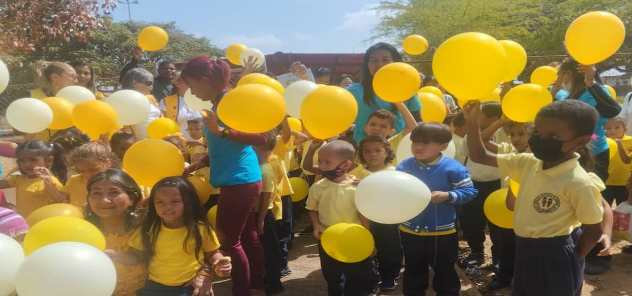 En el Tigre lanzan globos al aire para concientizar sobre el cáncer