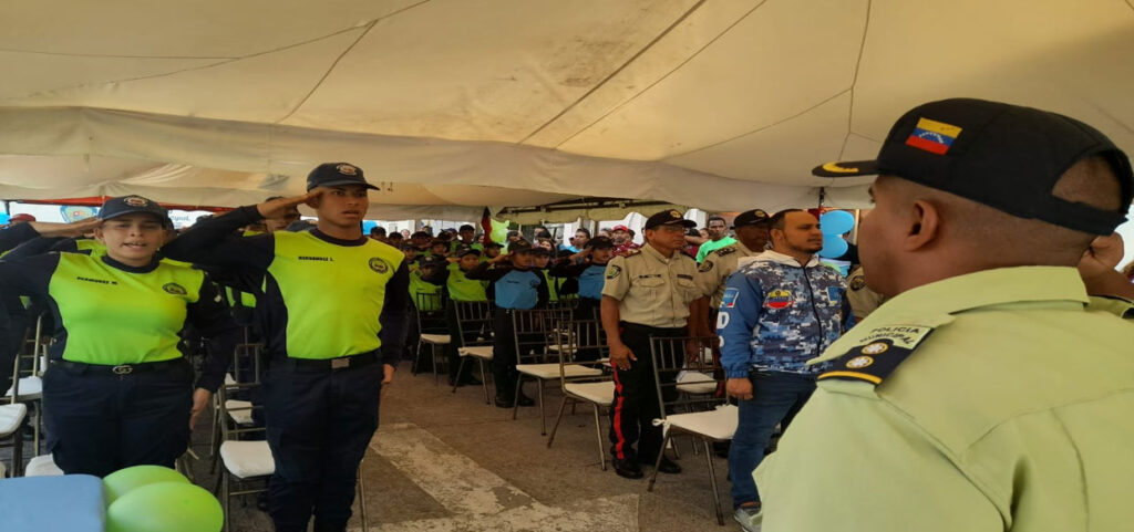 Ascienden  y  juramentan a jóvenes y niños de la Brigada Juvenil e Infantil de Polimaturín