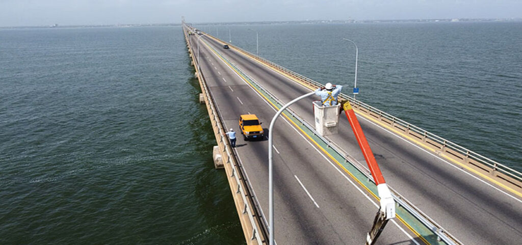 Corpoelec Zulia “pone clarito” el Puente sobre el Lago de Maracaibo