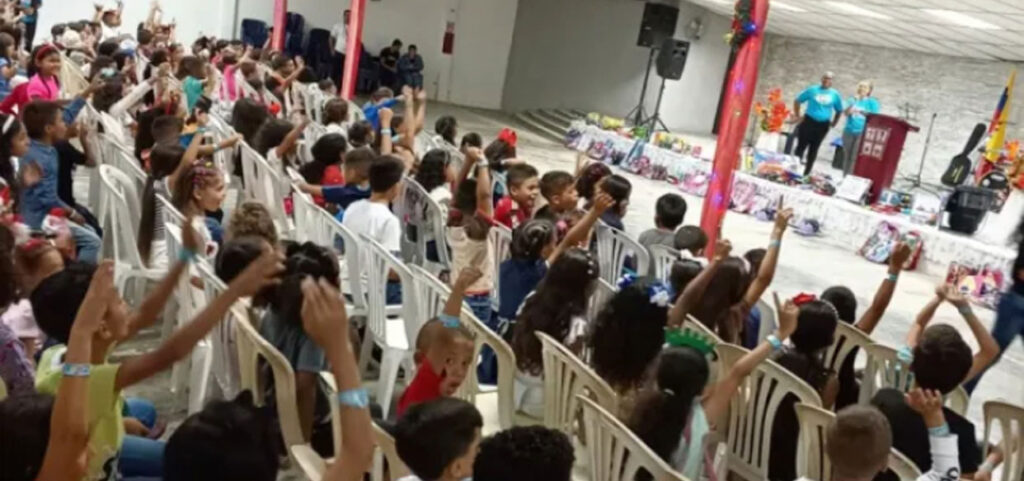 Entregan juguetes a 200 niños de San Vicente en Aragua