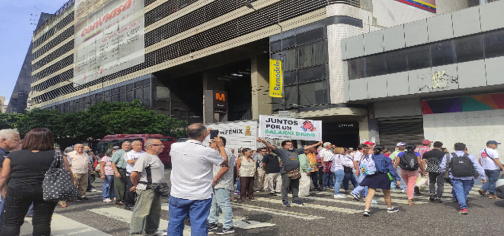 Jubilados protestan por el pago del «Bono hallaquero»