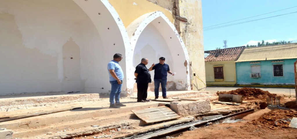 Obispo de Cabimas supervisó avances de la construcción de la nueva Iglesia Virgen del Rosario de Aránzazu de Santa Rita