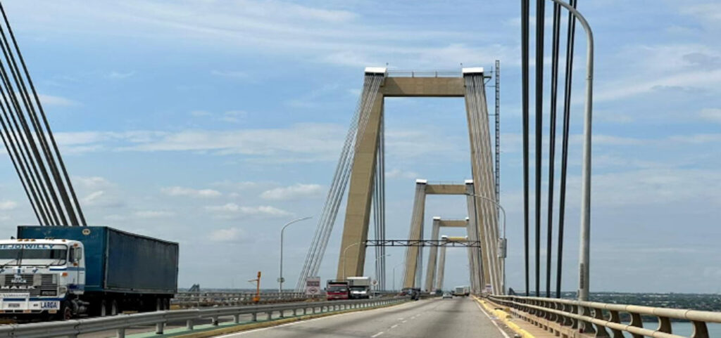 Rehabilitan pilas del puente sobre el Lago de Maracaibo