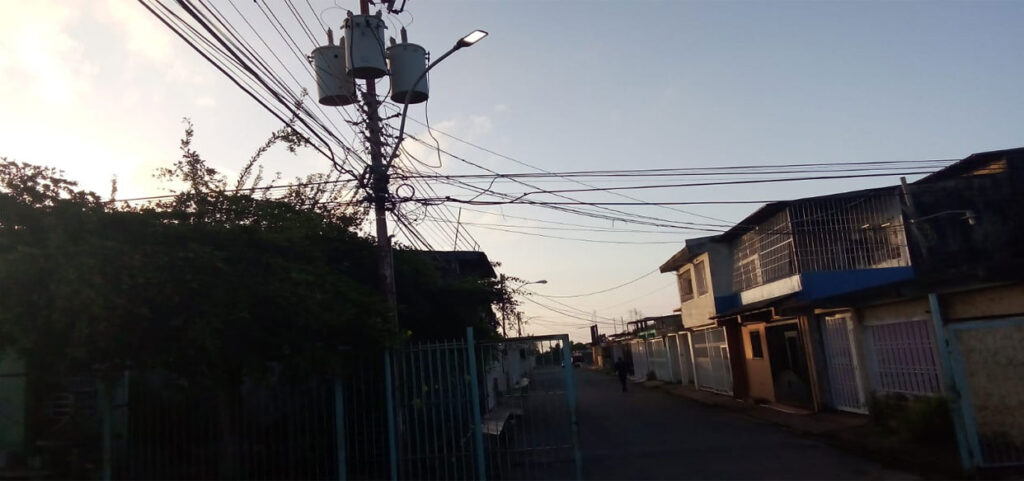En Las Cayenas el 2024 comenzó sin luz y sin soluciones