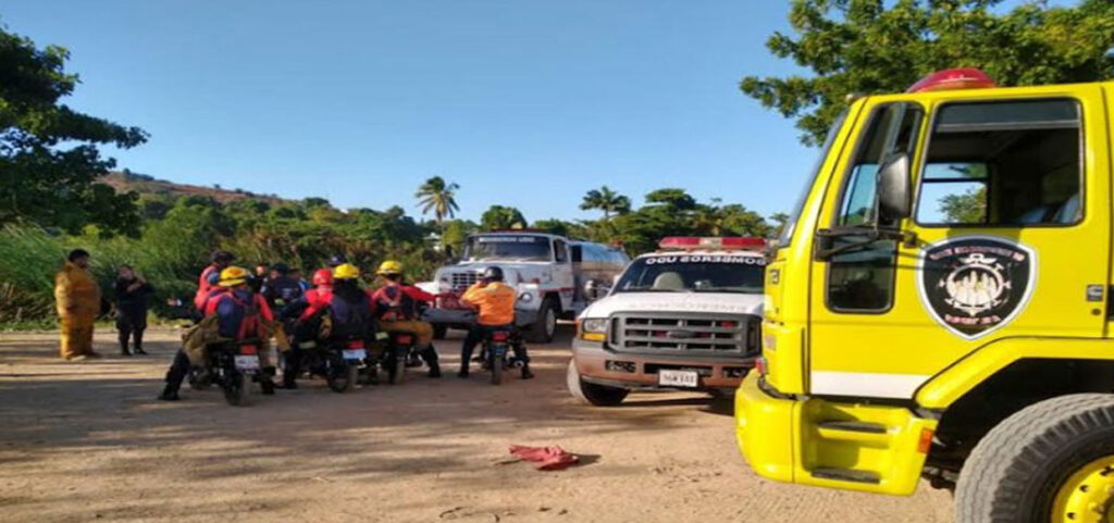 Llamas del incendio forestal en sector Bolivariano de Cumaná fue apagados por el cuerpo bomberil