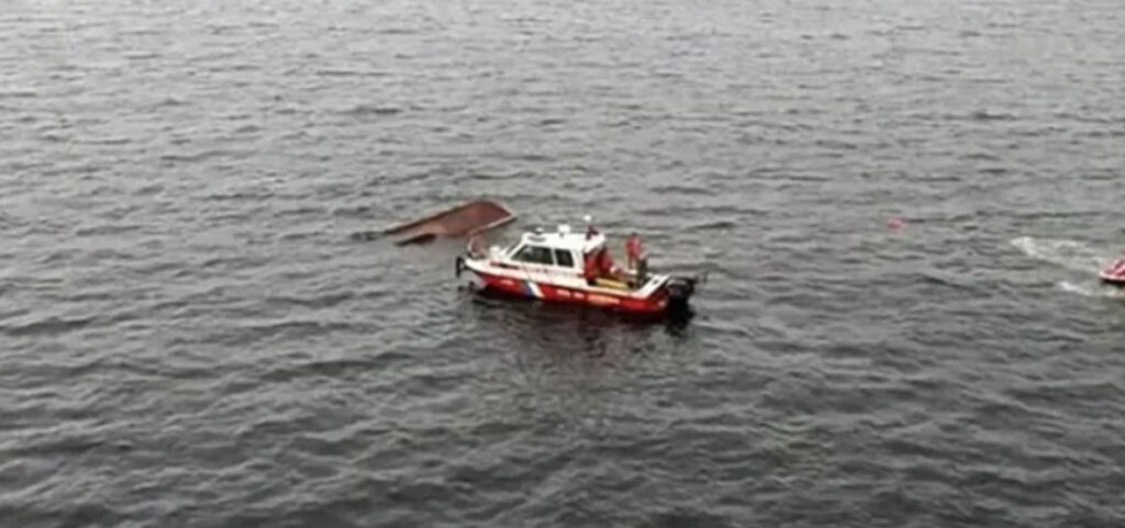 Naufragio de un barco al noreste de Brasil deja ocho muertos  