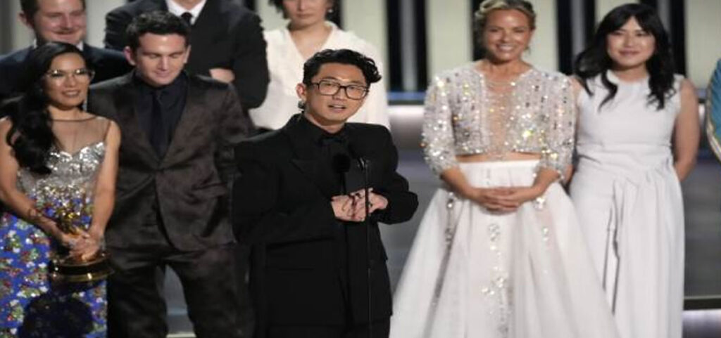 Steven Yeun se lleva el Emmy como Mejor Actor