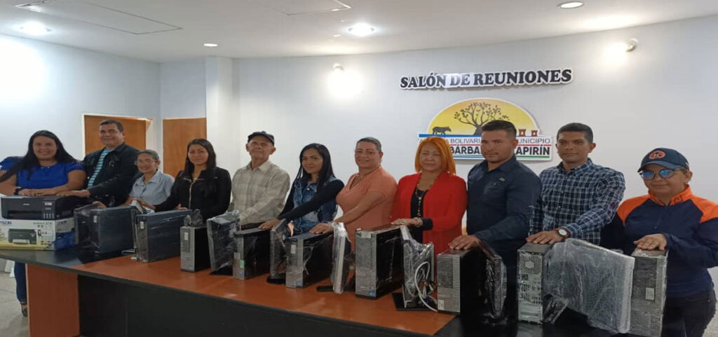 Dotan oficinas de la Alcaldía de Santa Bárbara con equipos de computación