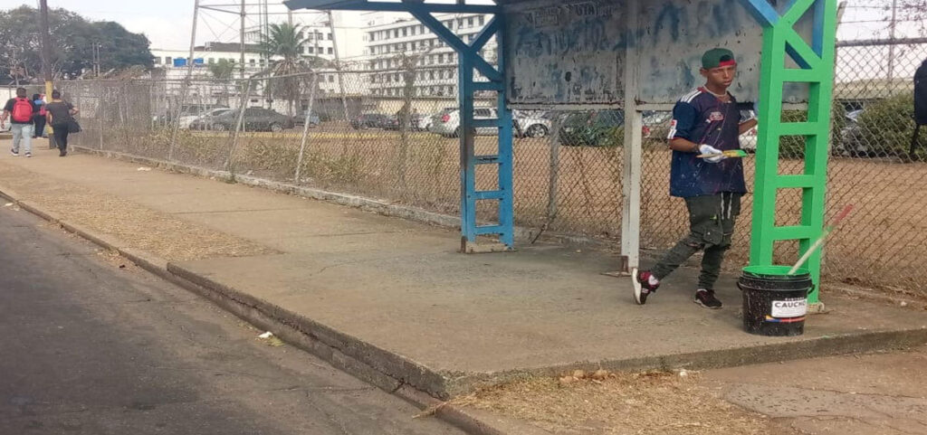 Inician rehabilitación de las paradas para el transporte público en Ciudad Bolívar