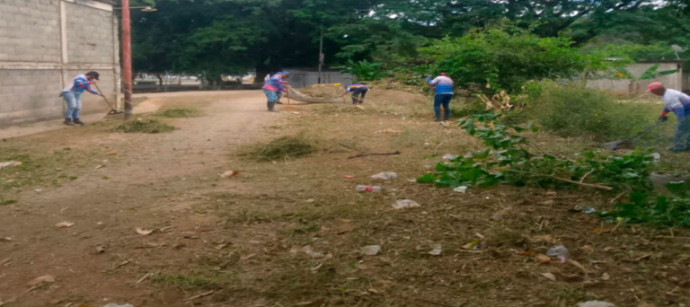 Continúan acciones de saneamiento ambiental en espacios públicos del estado Aragua