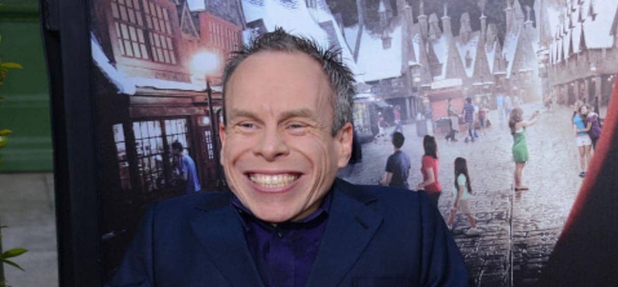 Warwick Davis recibe el BAFTA de Honor 2025 por su trayectoria El