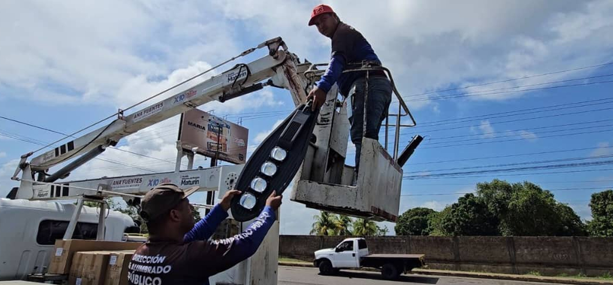 Alcaldía restituye alumbrado público en la Av. Bella Vista