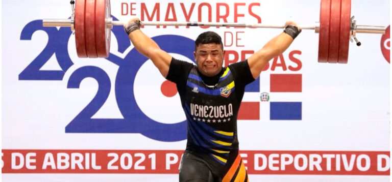 Pesistas venezolanos participan en torneo de fuerza en Moscú