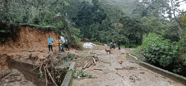 Van 13 fallecidos por las severas lluvias en Colombia