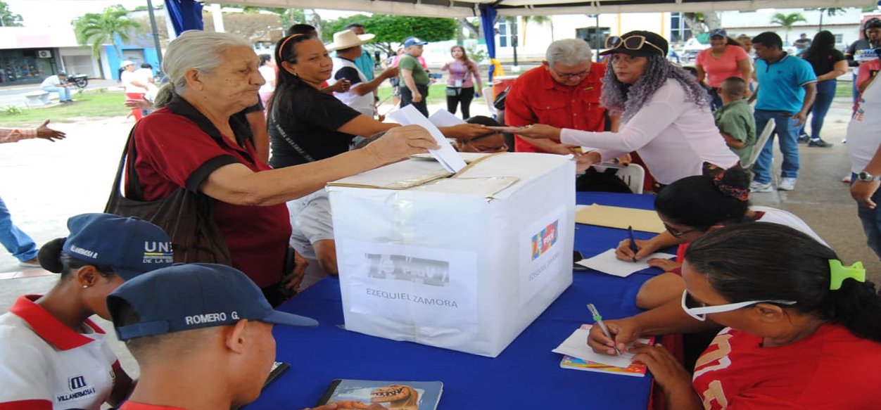Zamoranos envían cartas de cariño y respaldo al presidente Nicolás Maduro y a Cilia Flores