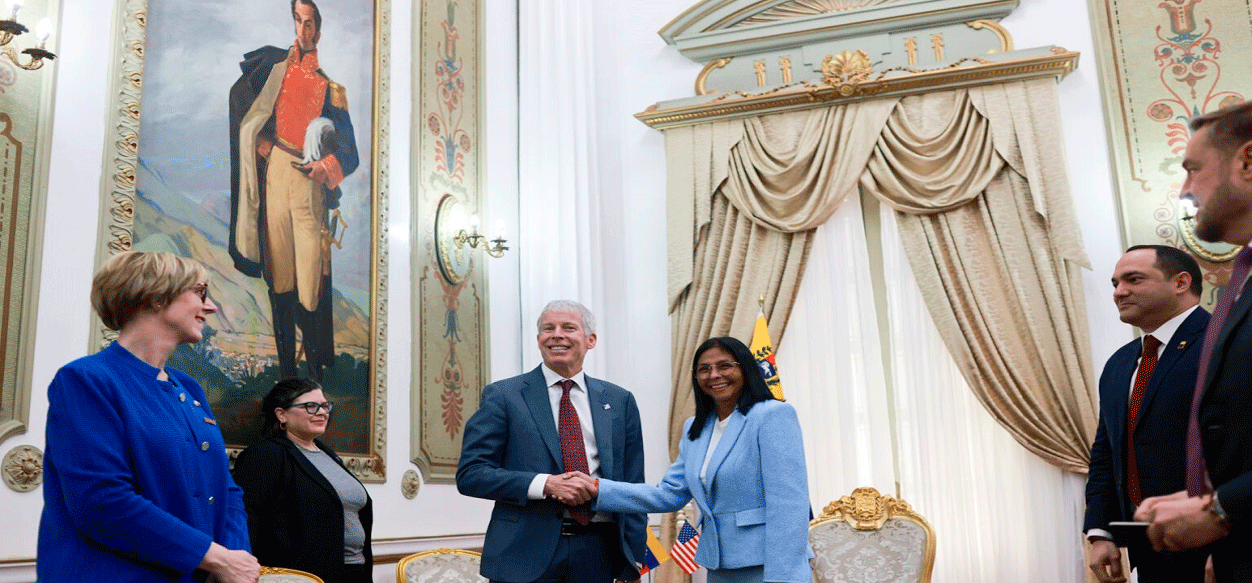 Delcy Rodríguez recibió al Secretario de Energía de EE.UU. Christopher Wright en Miraflores