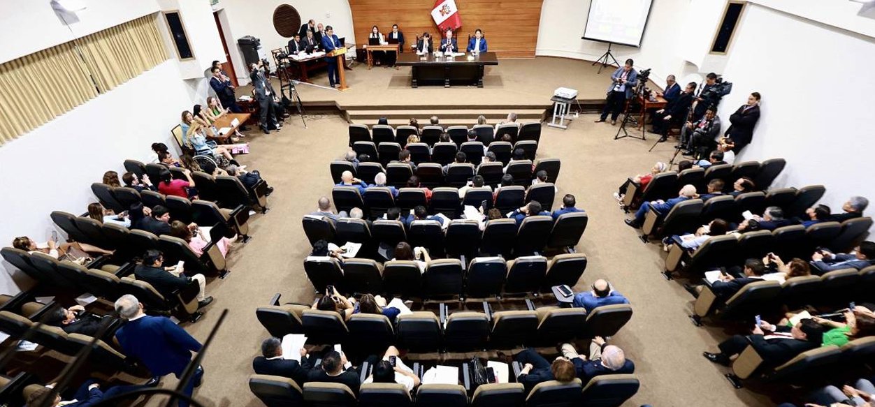 Congreso de Perú escogerá este miércoles al nuevo presidente interino