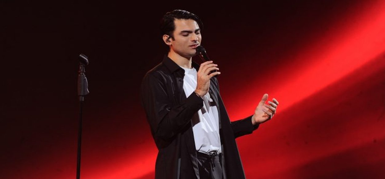 Matteo Bocelli sorprende con emotivo cover de Gracias a la Vida en Viña 2026