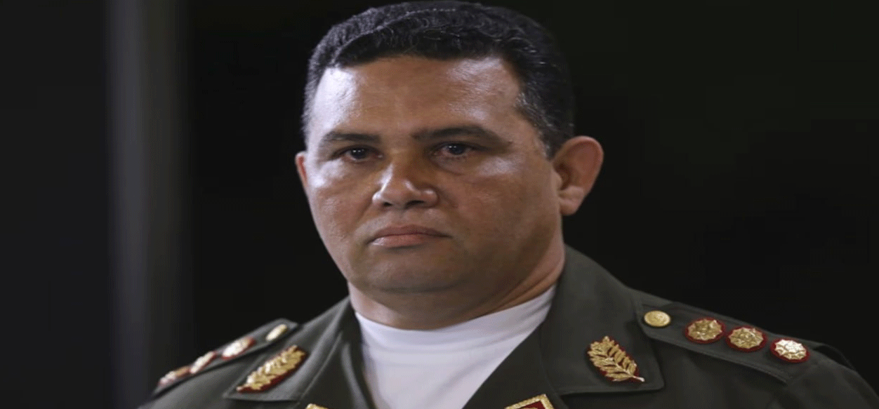 Designan a Gustavo González López como nuevo ministro para la Defensa