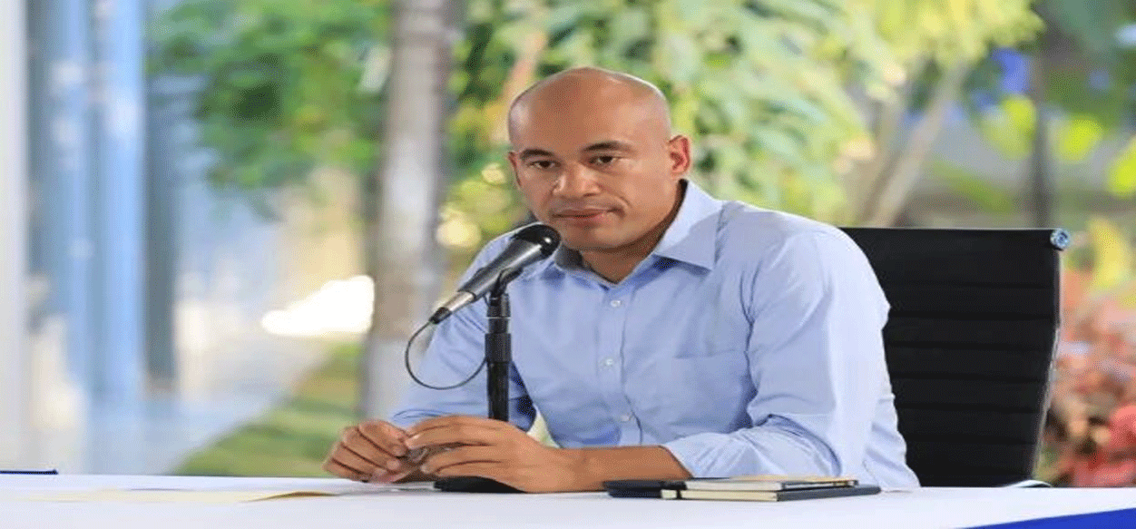 Ministro de Educación promete los mejores salarios a docentes