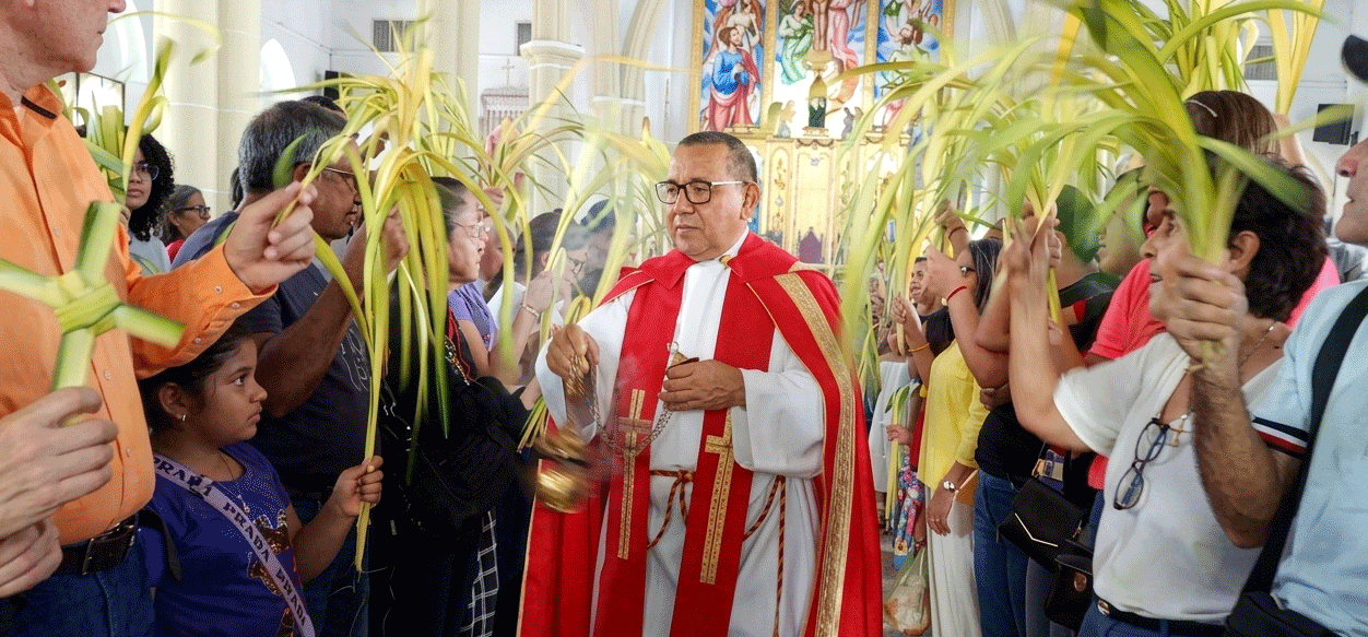 Maturineses desbordan fe y tradición durante el Domingo de Ramos en la Iglesia San Simón