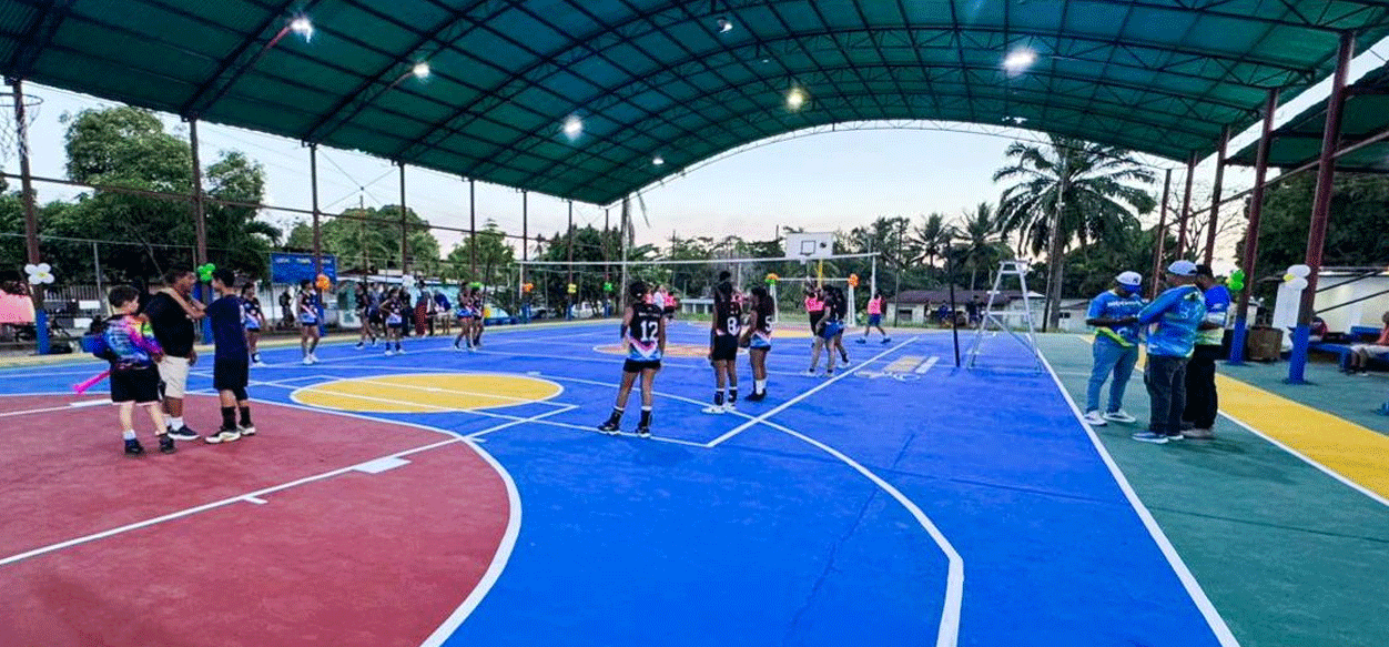 Alcalde Junior Ortiz rehabilita cancha de usos múltiples en Las Malvinas