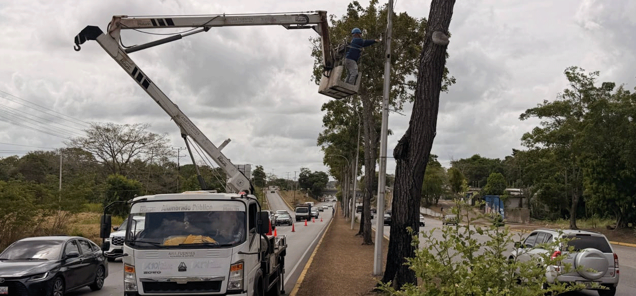 Alcaldía realizó sustitución de luminarias en la avenida Alirio Ugarte Pelayo