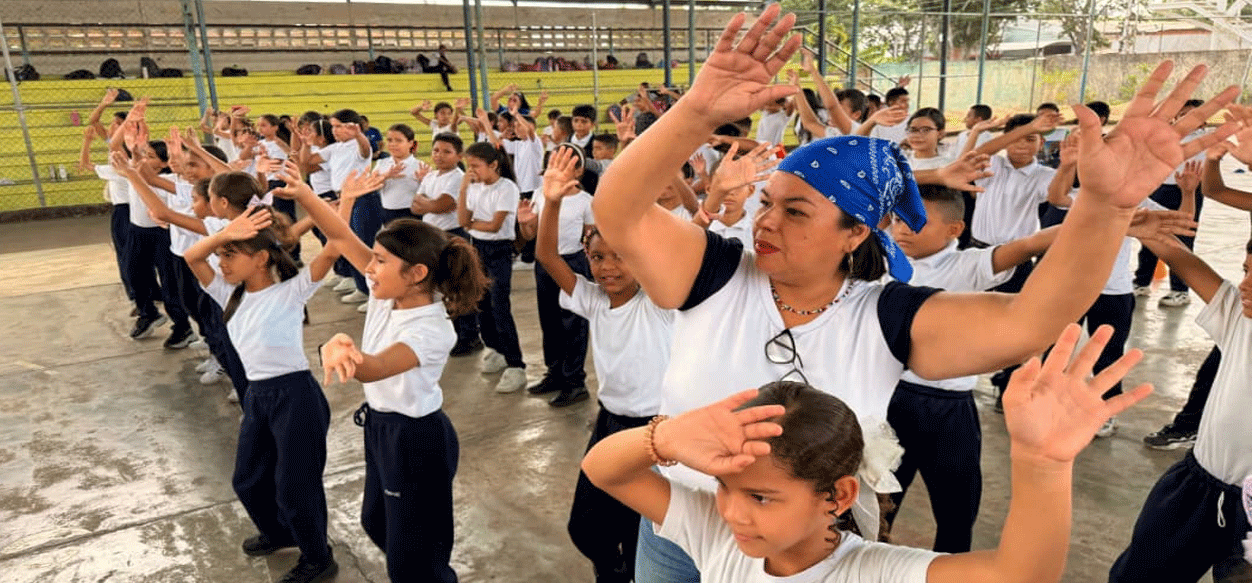 Estudiantes de la Escuela Juan Milá de la Roca reciben atención deportiva