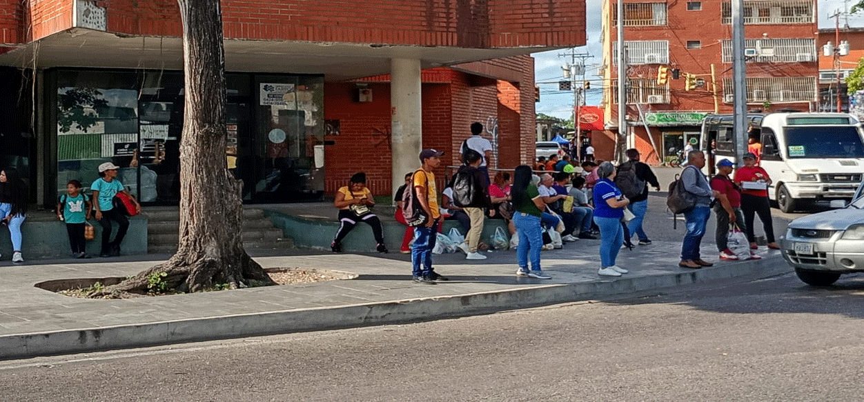 Pasajero exigen mejoras en las paradas de Maturín