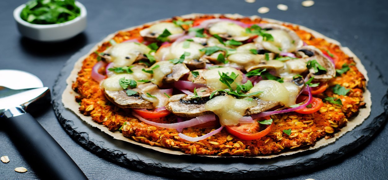 Prepara una pizza saludable con base de avena