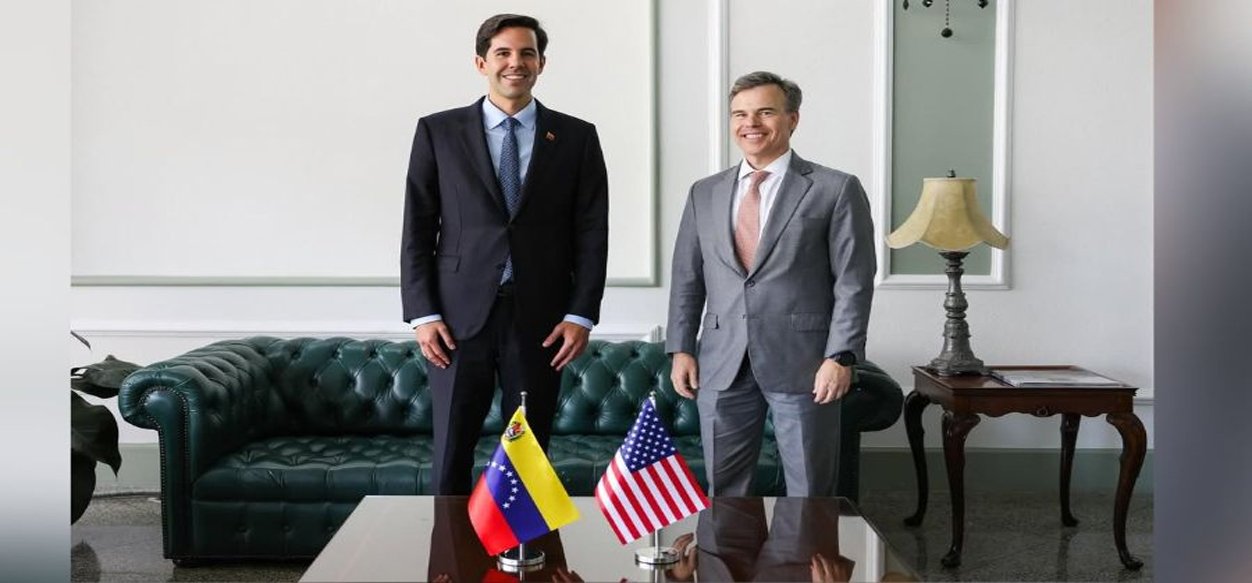 Oliver Blanco y John Barrett sostuvieron encuentro para fortalecer relaciones entre Caracas y Washington