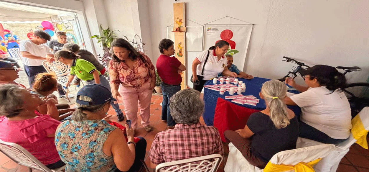 Adultos mayores reciben atención social en Los Iraníes de Maturín