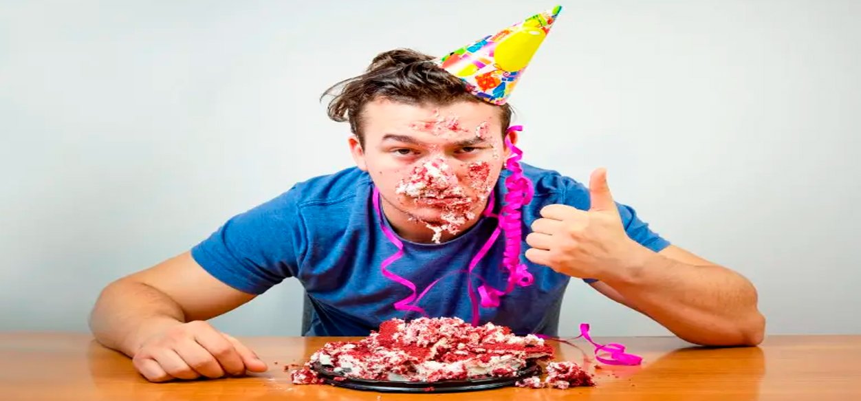 Asesina a tres familiares en su fiesta de cumpleaños por untarle torta en el rostro