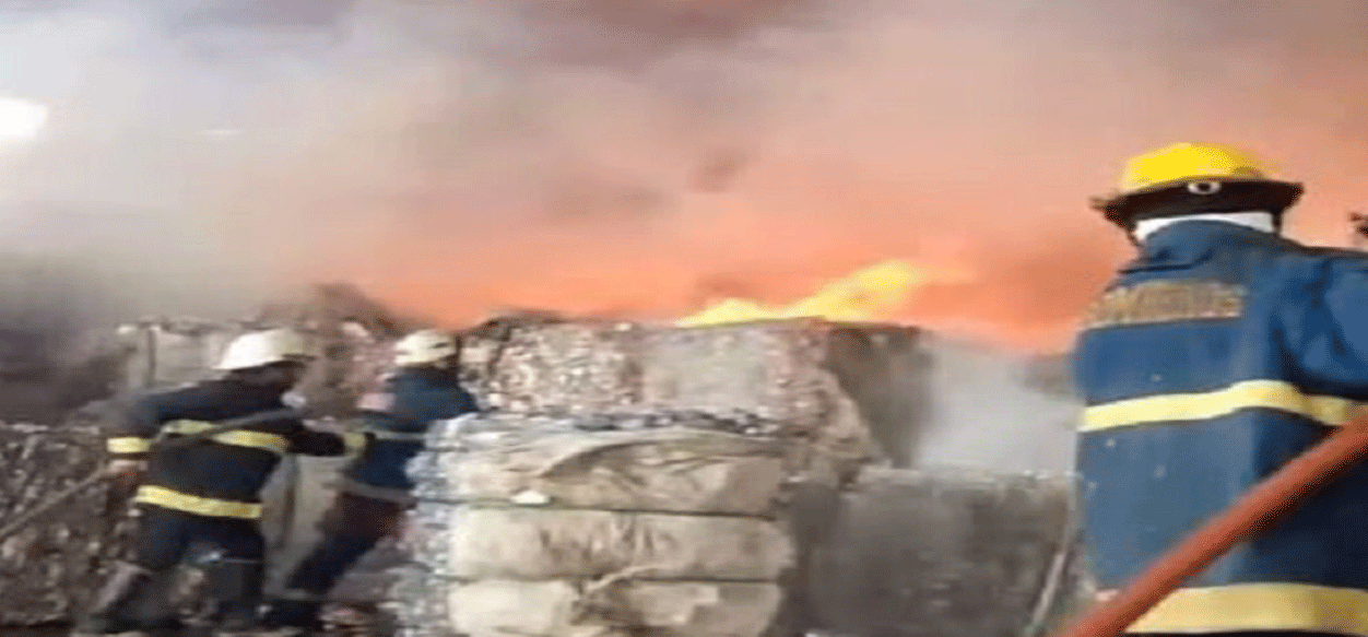 Cuerpos de Bomberos sofocaron incendio en la empresa Clover Recycling en Carabobo