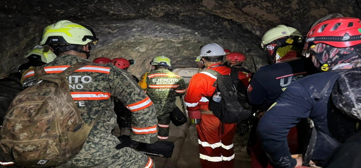 Localizan a minero tras varios días atrapado bajo tierra en México
