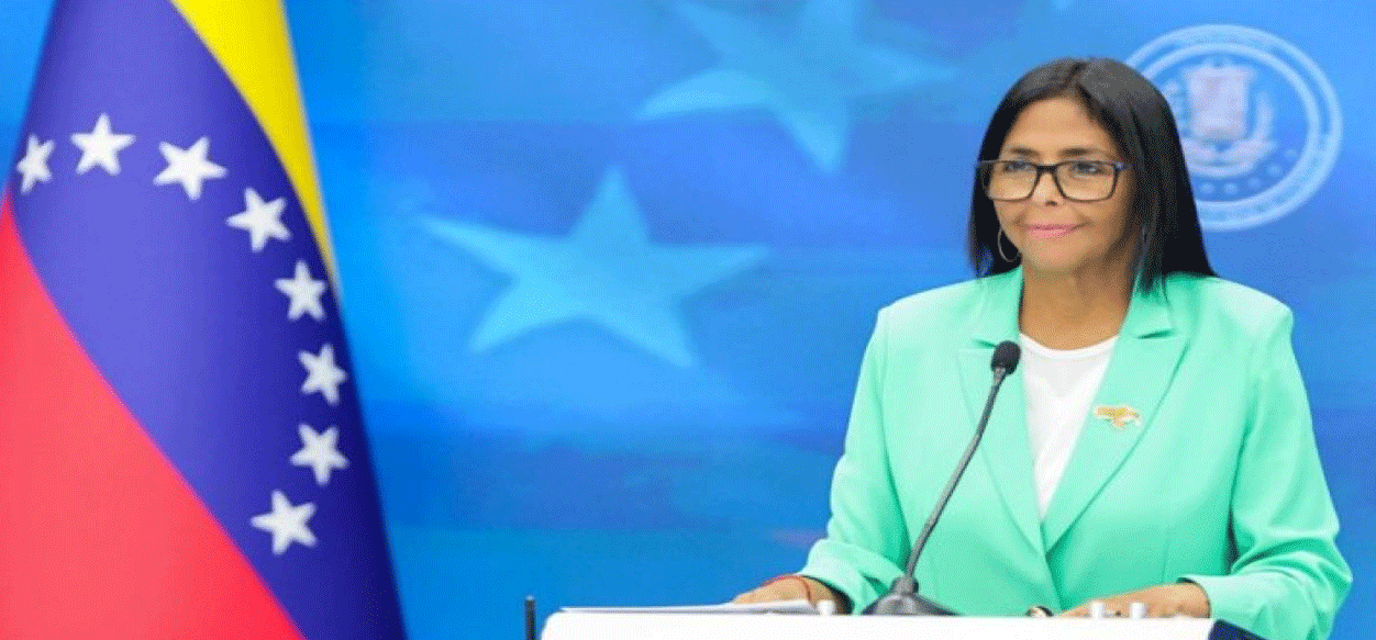 Presidenta (E) Delcy Rodríguez regresa al país luego de su visita a Barbados