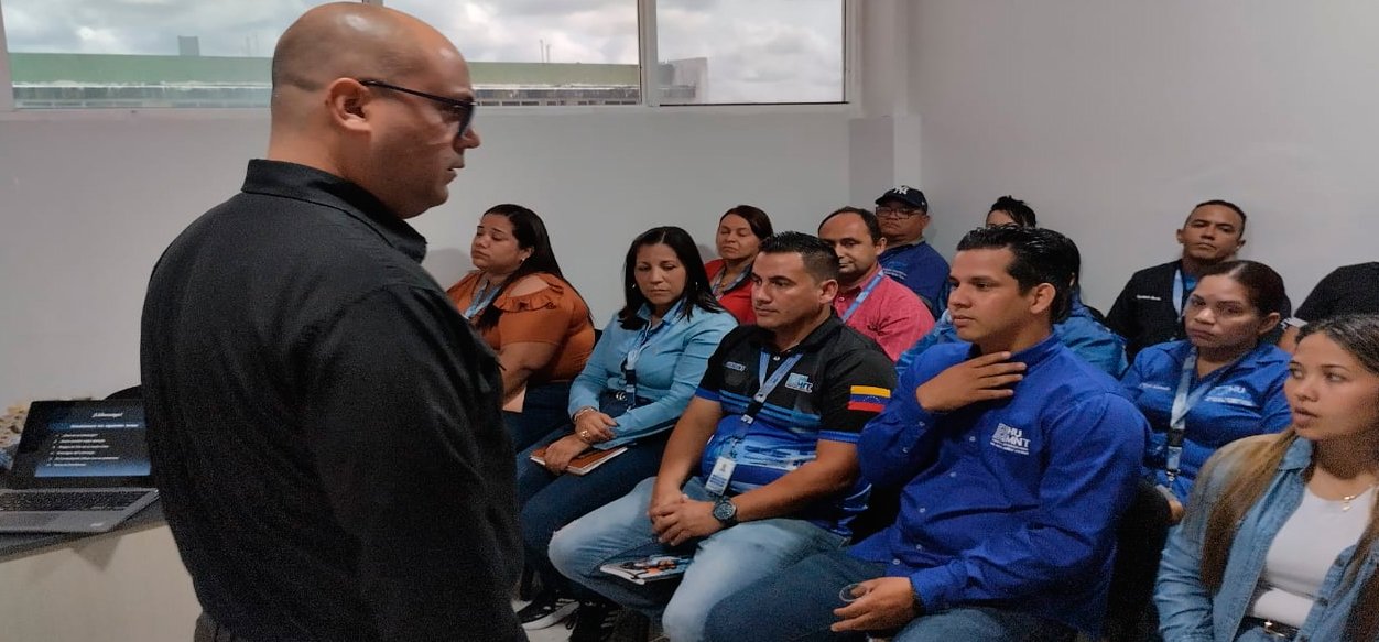 Realizan taller de liderazgo al personal administrativo del Núñez Tovar