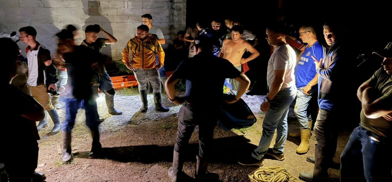 Rescatan a una familia tras derrumbe de una montaña en Táchira