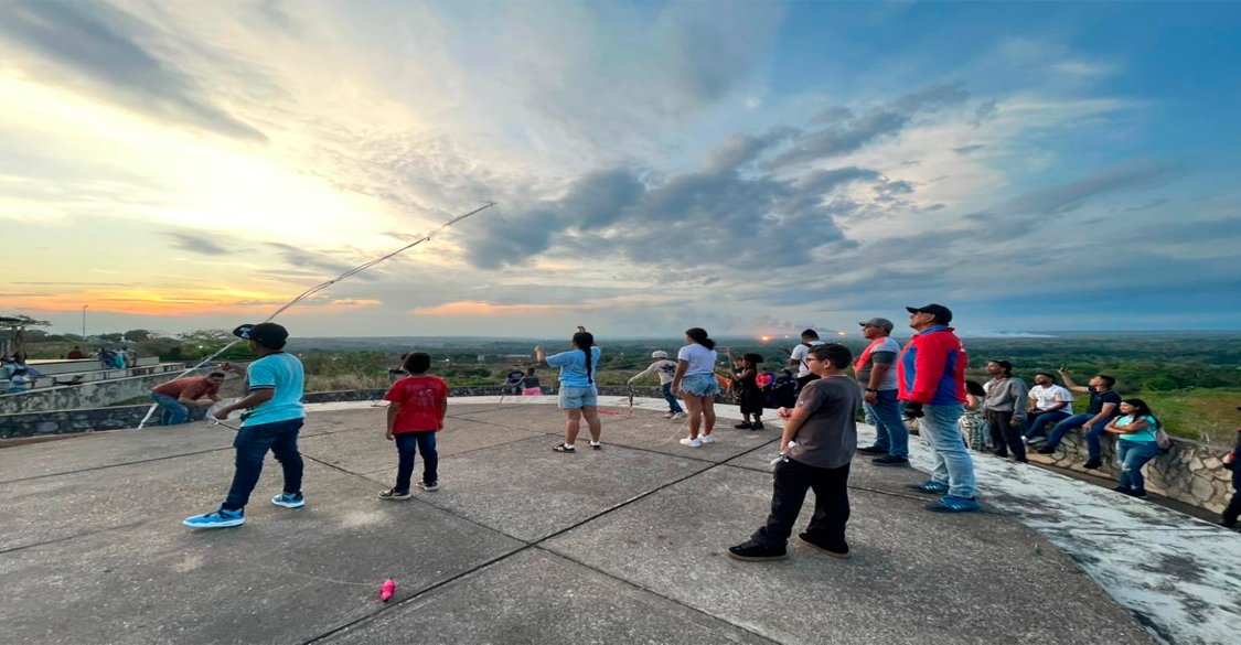 Festival del Papagayo llena de colores al municipio Santa Bárbara