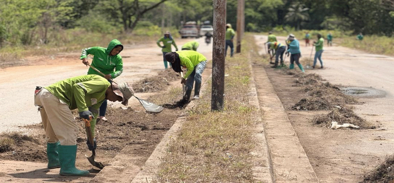 Cierran el  paso en la avenida Juana La Avanzadora por trabajos de saneamiento