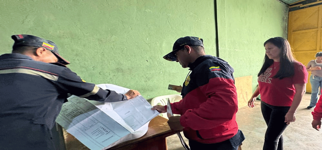Cuerpo de Bomberos inspecciona locales del Mercado de Los Bloques