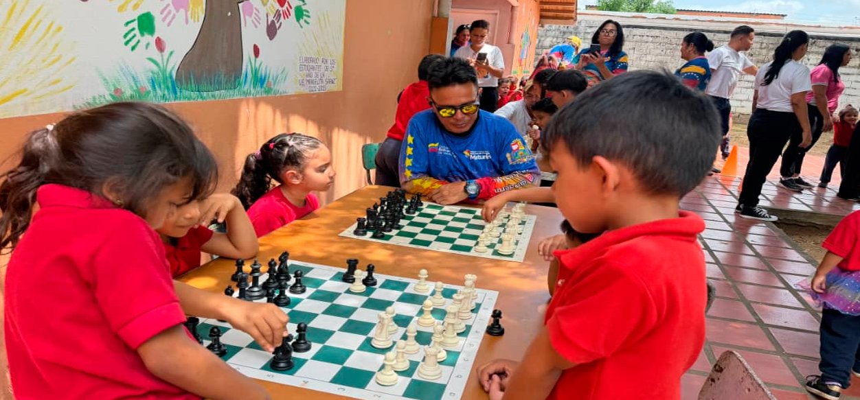 Implementan juegos adaptados para atender a niños del preescolar Cecilia Núñez Sucre