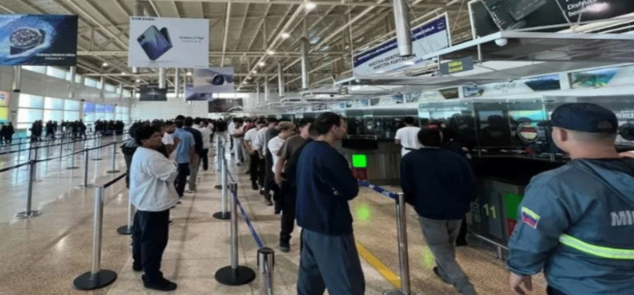 Vuelo de la Gran Misión Vuelta a la Patria llegó a Maiquetía con 145 venezolanos desde Miami