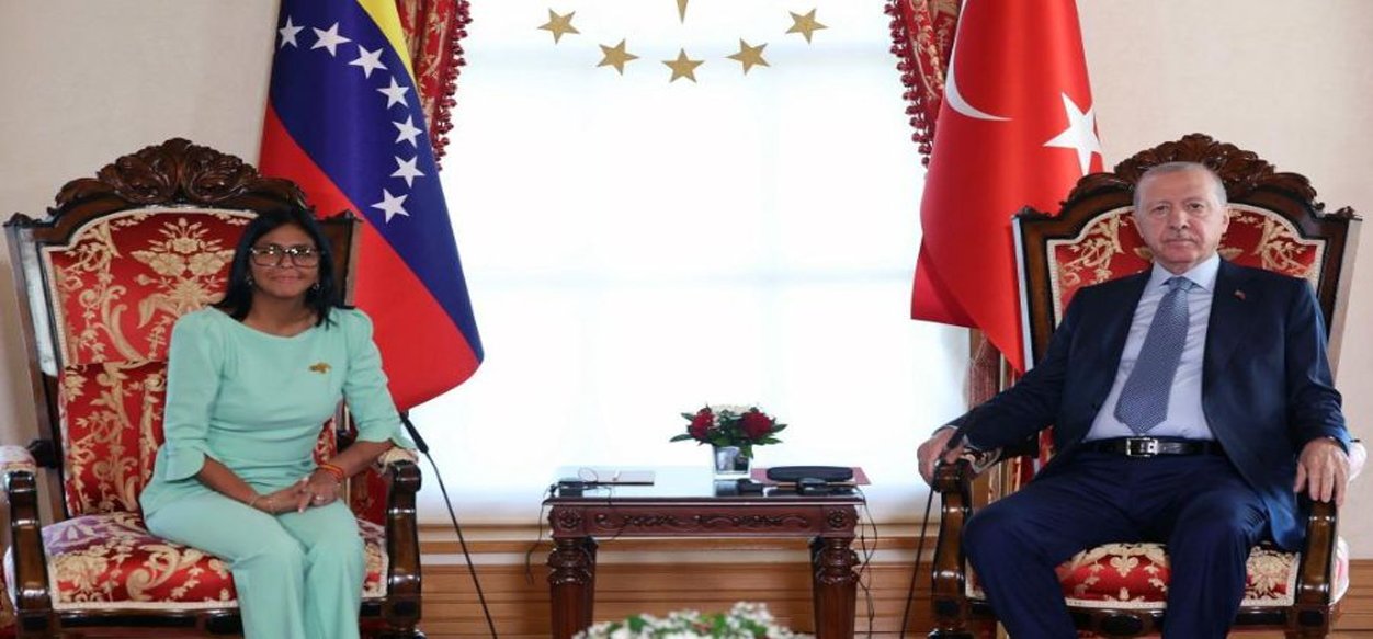 Erdogan y Delcy Rodríguez se reúnen en Estambul