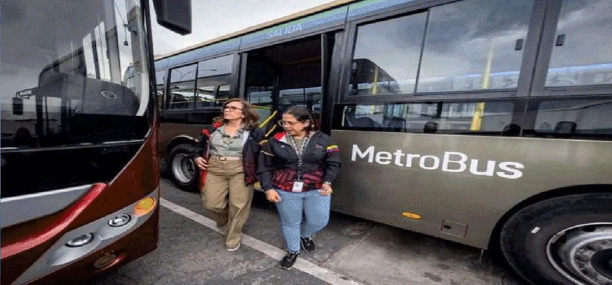 Flota de metrobuses será repotenciada anuncia ministra de Transporte