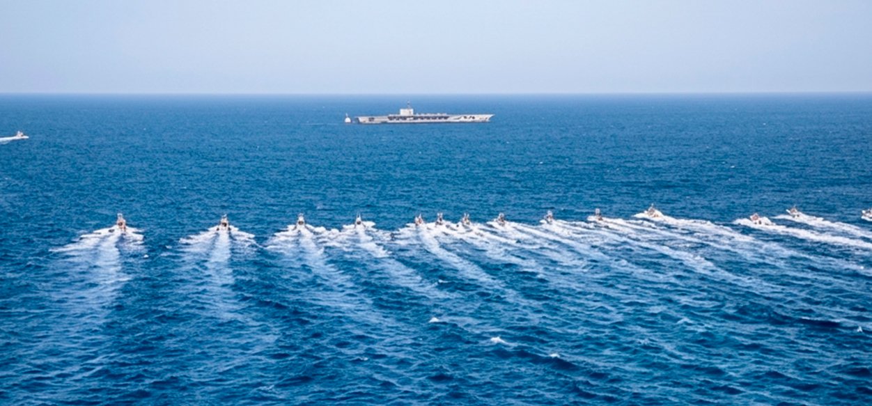 Buques iraníes cruzan en Ormuz un día después del anuncio del acuerdo de EEUU e Irán