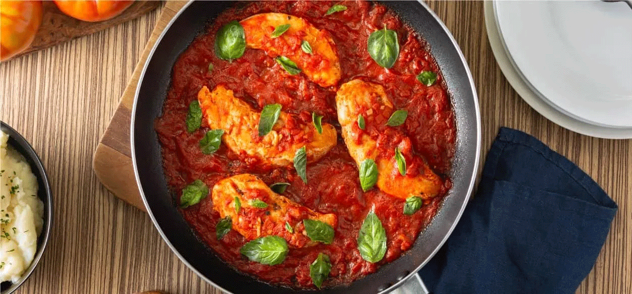 Almuerzo rapido y sencillo: Pechuga de pollo en salsa de tomate